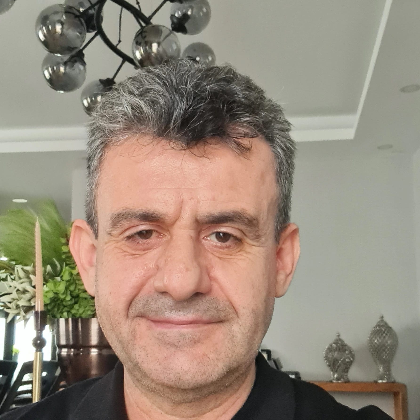 İçsel Devrim: Zorlukları Güce Dönüştürmek    Hayatın getirdiği fırtınalara karşı yıkılmadan durabilmenin tek yolu, dış dünyayı değiştirmeye çalışmak değil, içsel kapasiteyi artırmaktır.     Kendini geliştirmek; sadece bilgi edinmek değil, zorluk anında kullanılacak bir zırh kuşanmaktır. Unutmayın insan, konfor alanında değil, sınırlarını zorladığı ve zihnini eğittiği müddetçe gerçek gücüne kavuşur.  Allah'ın izni ile.